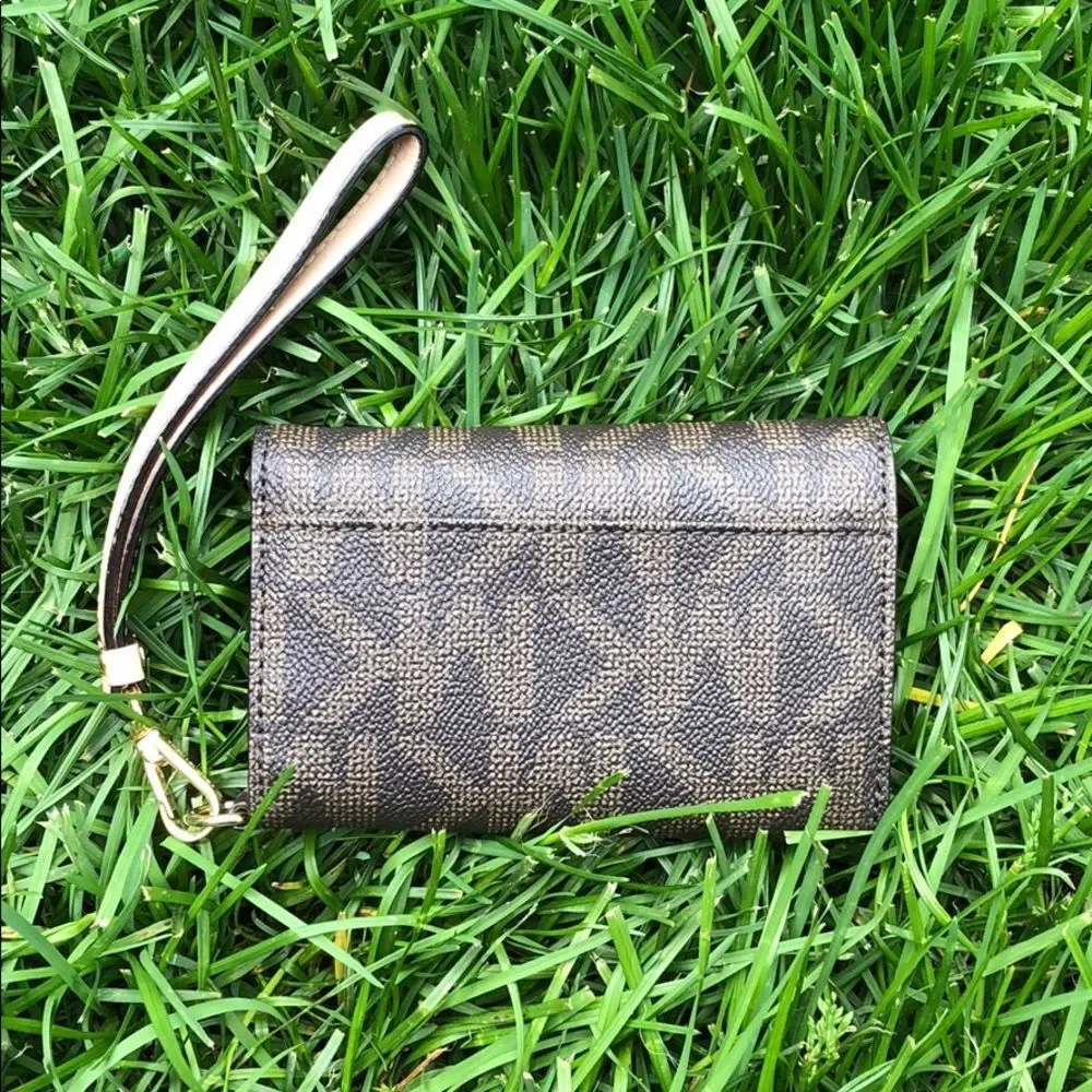 Vintage Michael Kors iPhone 5 wristlet